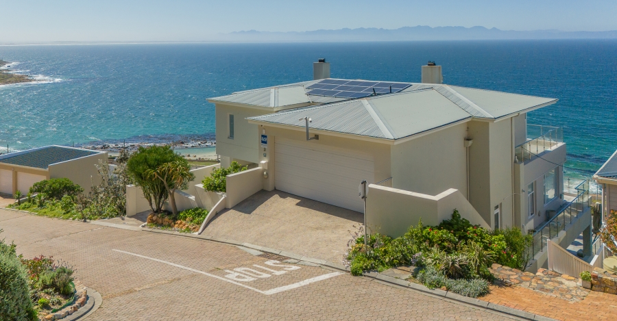 7 Bedroom Property for Sale in Cairnside Western Cape